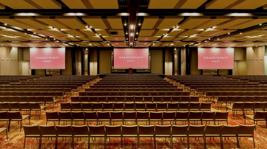 Grand Hyatt Bogotá El Dorado lounge for corporate events and executive programs in Colombia